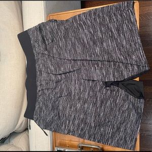 Lululemon Shorts L